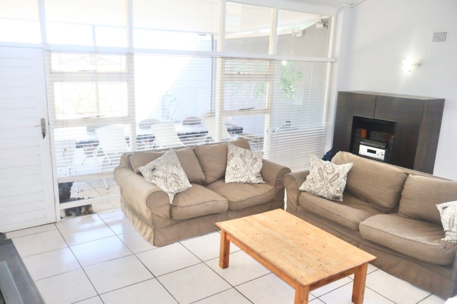 To Let 3 Bedroom Property for Rent in Loevenstein Western Cape